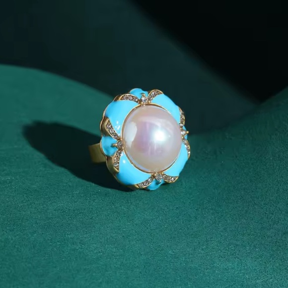 Royal Heirloom Ring Lustrous Pearl in Turquoise Petals & Golden Brilliance - Picture 2 of 8